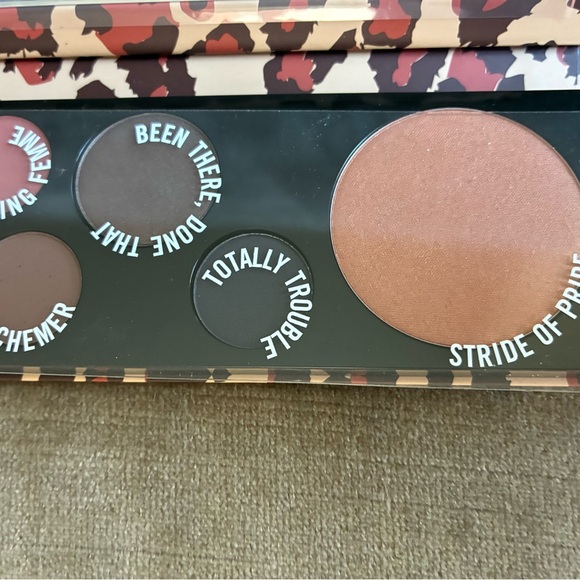New!! MAC Cosmetics “Mischief Minx” Eyeshadow Palette! - Picture 8 of 9